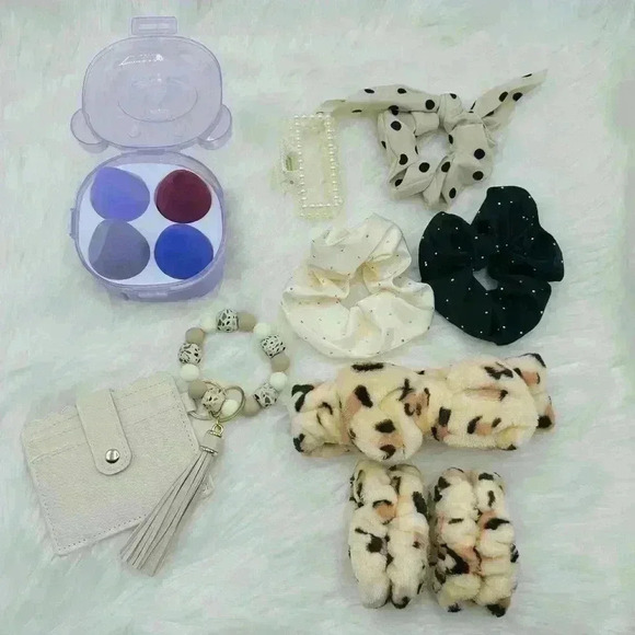Woman’s Accessories Bundle Package - Picture 3 of 8